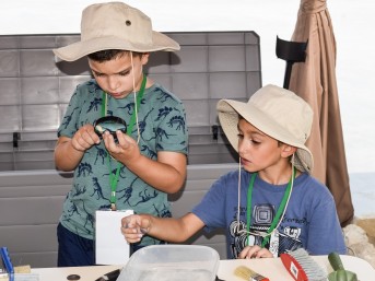 little archaeologists 2605285 1920